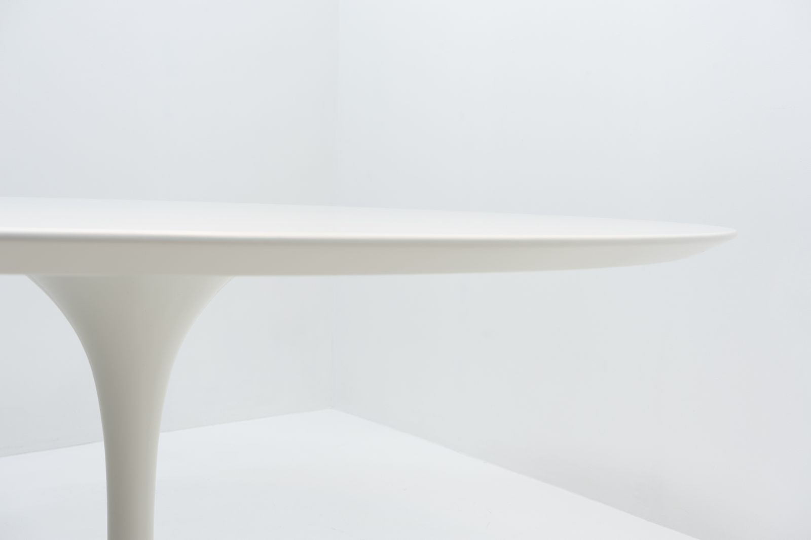 Saarinen 137 Cm Round Dining Table For Knoll International, 1970s photo 2900.0