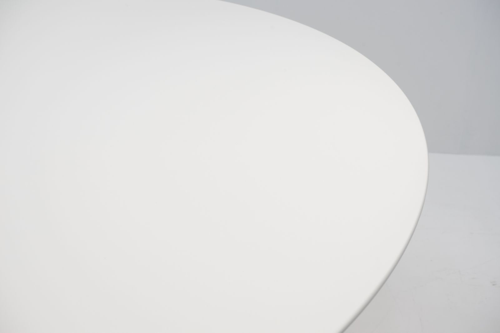 Saarinen 137 Cm Round Dining Table For Knoll International, 1970s photo vintage