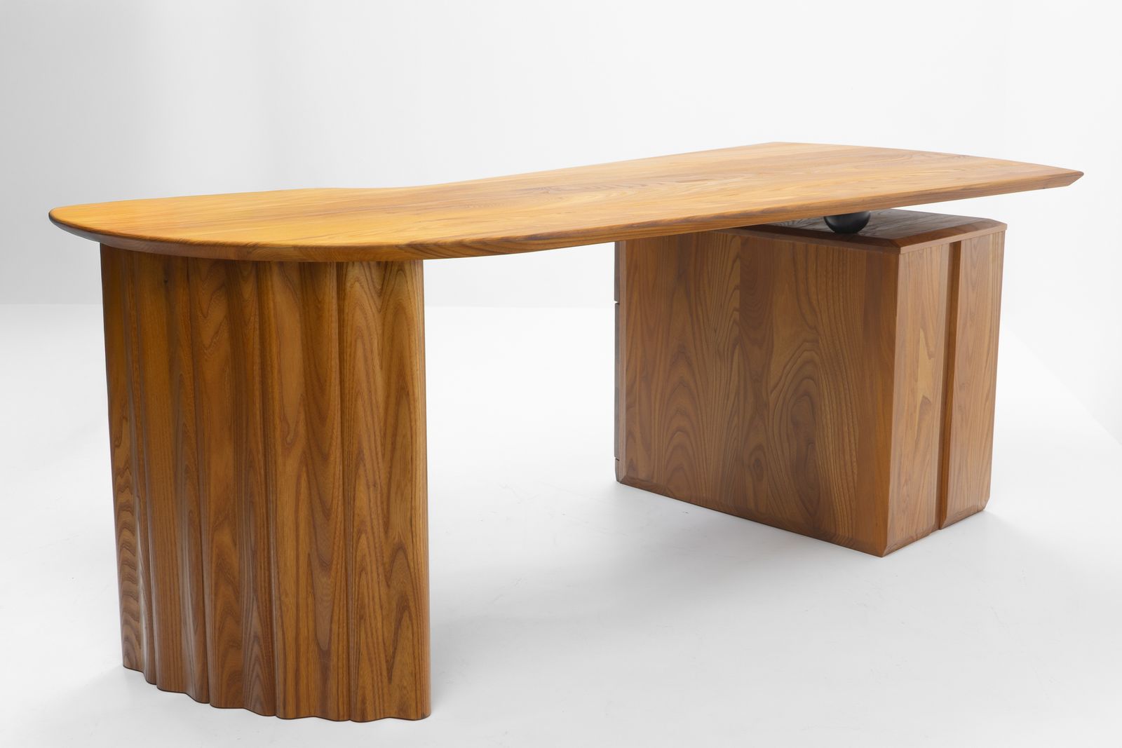 7500.0 Curved Desk In Elm Produced By Seltz, France 1980s photo