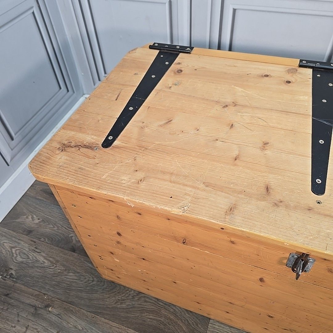 Vintage Pine Storage Chest Blanket Toy Tool Box Large Trunk Wooden Rustic photo vintage