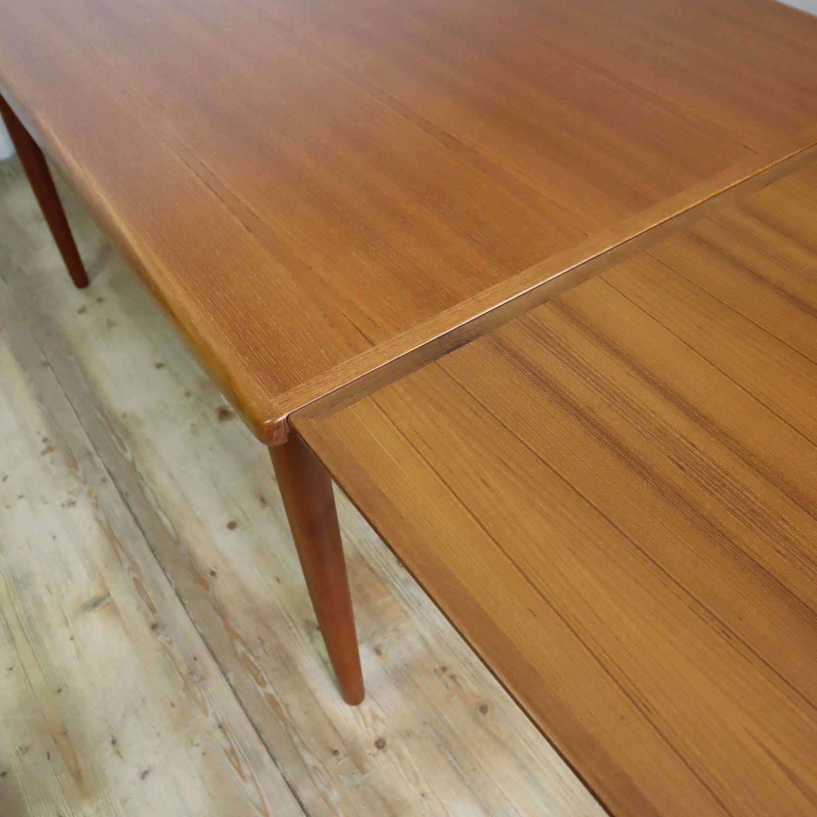 photo furniture Mid Century Danish Teak Extending Dining Table