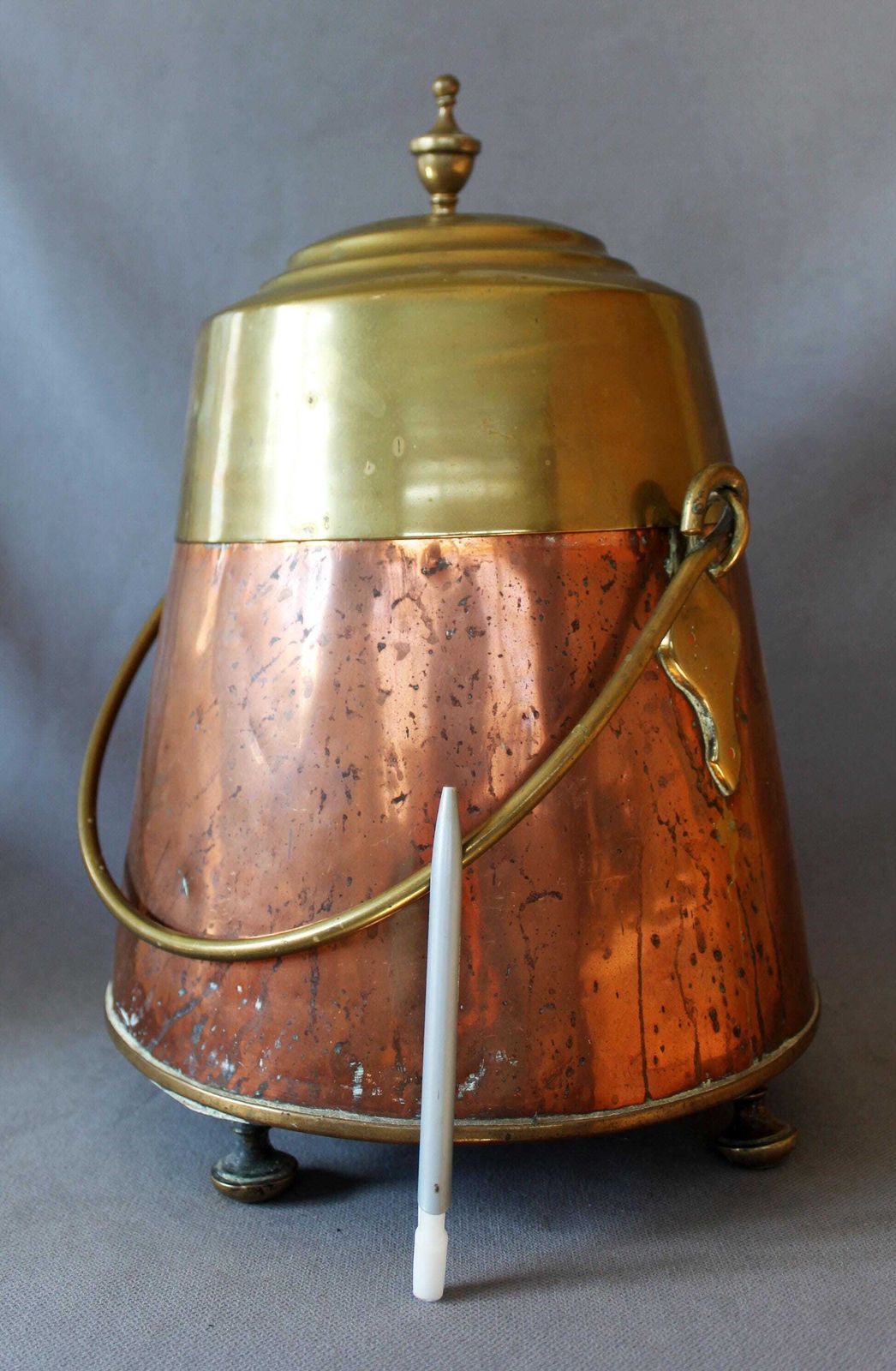 Zeer Grote Antieke Nederlandse Doofpot, 19e Eeuw, Messing En Koper, Knop, Driepoot, Beweegbaar Handvat, Nederland photo furniture