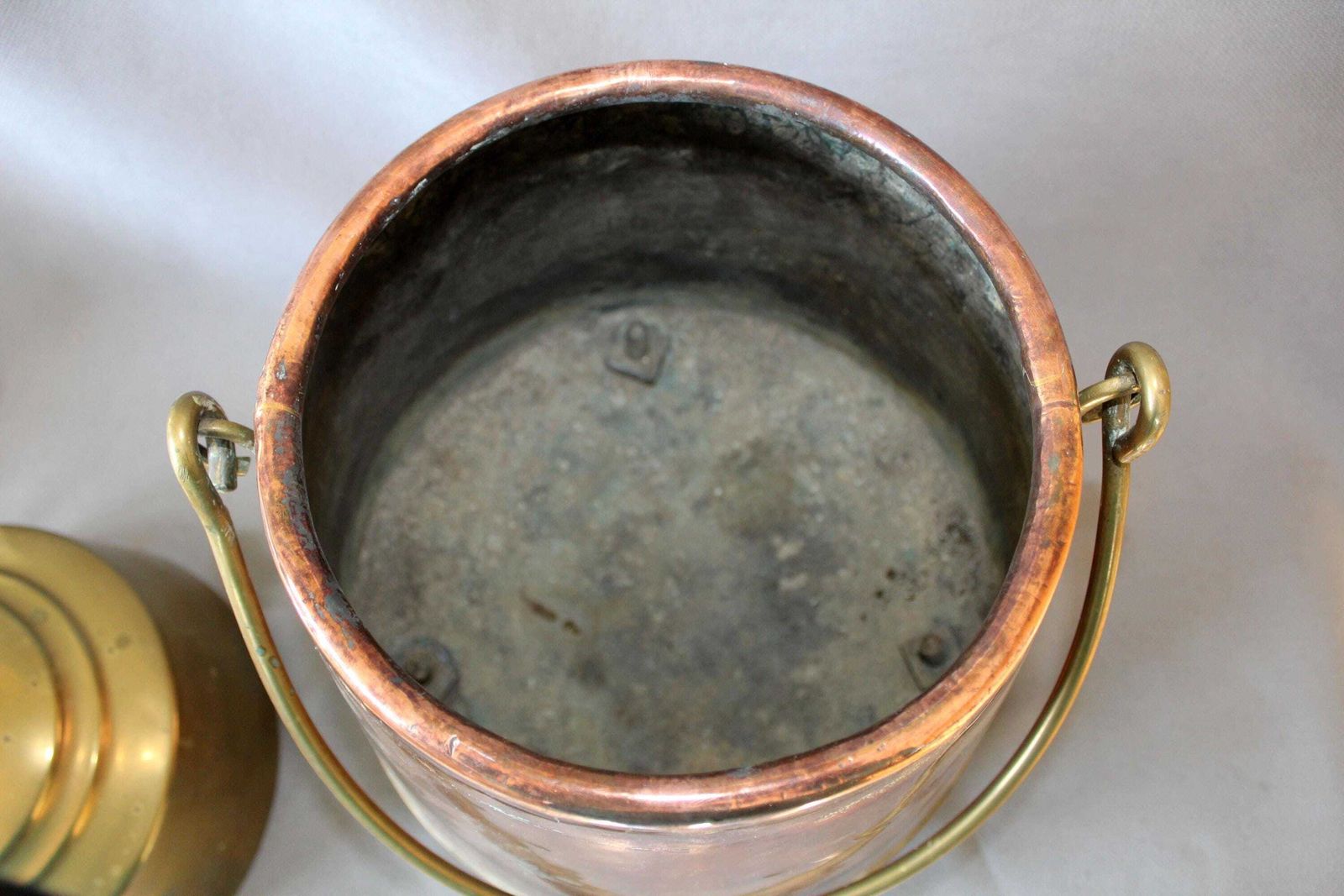 photo vintage Zeer Grote Antieke Nederlandse Doofpot, 19e Eeuw, Messing En Koper, Knop, Driepoot, Beweegbaar Handvat, Nederland