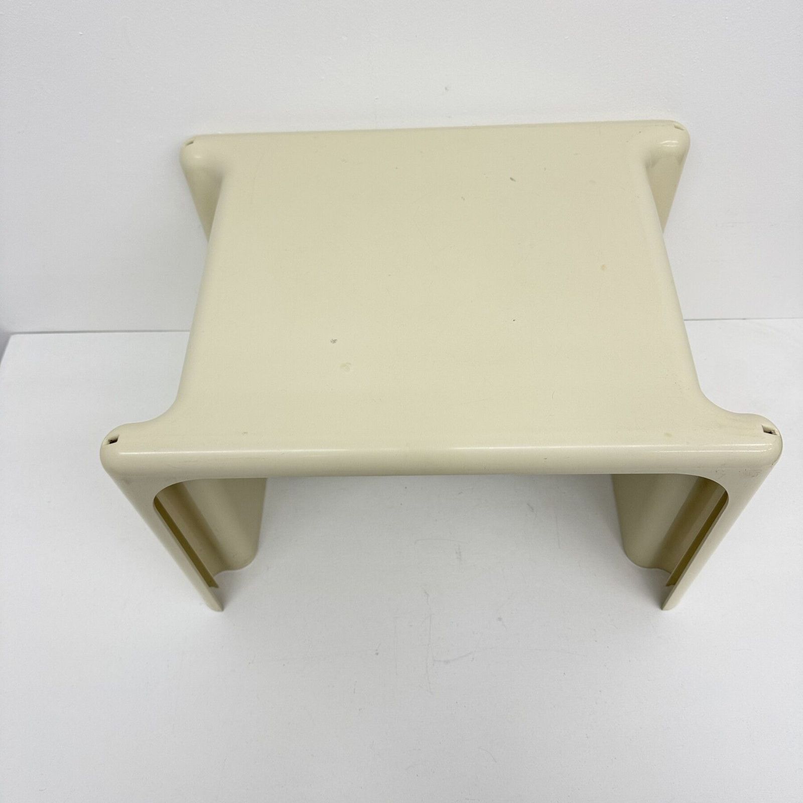 photo for sale Italiaanse Moderne Kunststof Bijzettafel Van Giotto Stoppino Voor Elco Scorze, Jaren 1970
