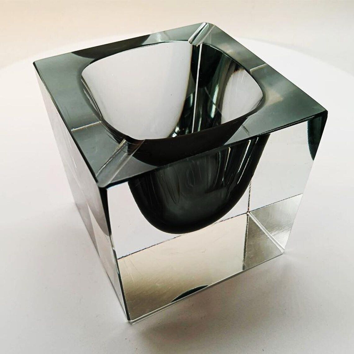 1960s Rare Big Cube Ashtray Or Catch All In Murano Glass By Flavio Poli For Seguso. photo vinterior