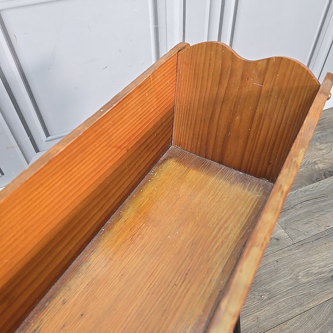 photo vintage Vintage Wooden Trough Planter Solid Pine Jardiniere Dansette Legs Retro