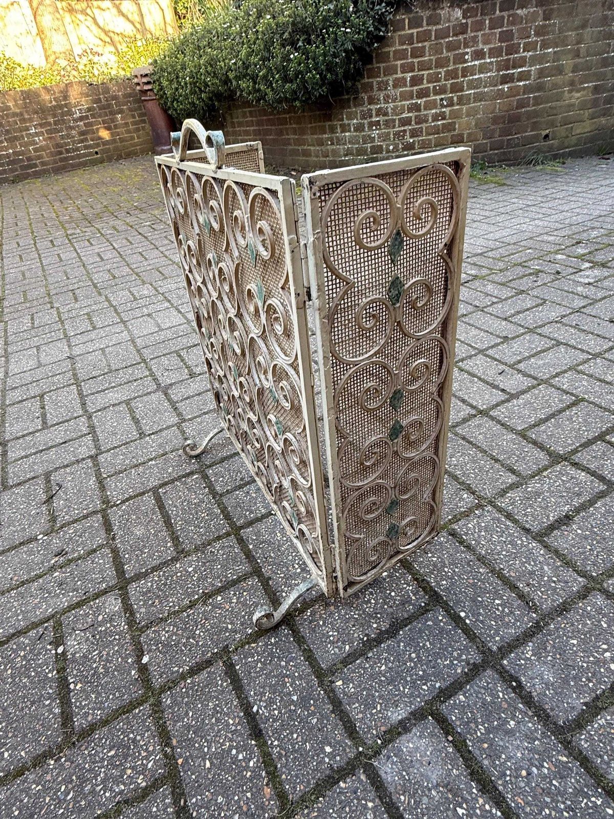 photo vintage Heavy Quality Vintage 1950s French Style Wrought Iron Fireplace Screen Decorative Fireside Guard