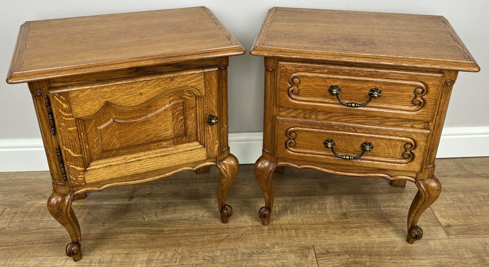 Pair Of  Bedside Tables Vintage French Louis Oak Nightstands Cabinets Lot 4911