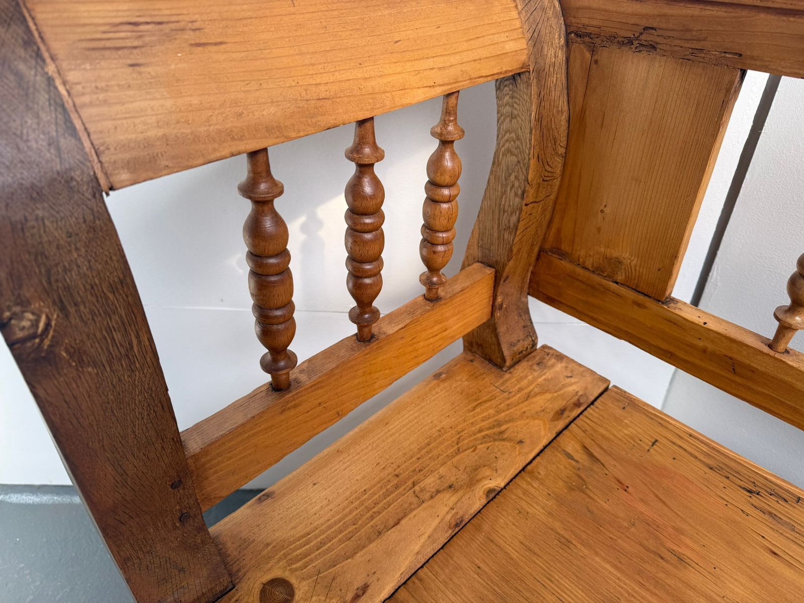photo furniture A Superbly Waxed Genuine Victorian Pine Hungarian 2/3 Seater Box Settle