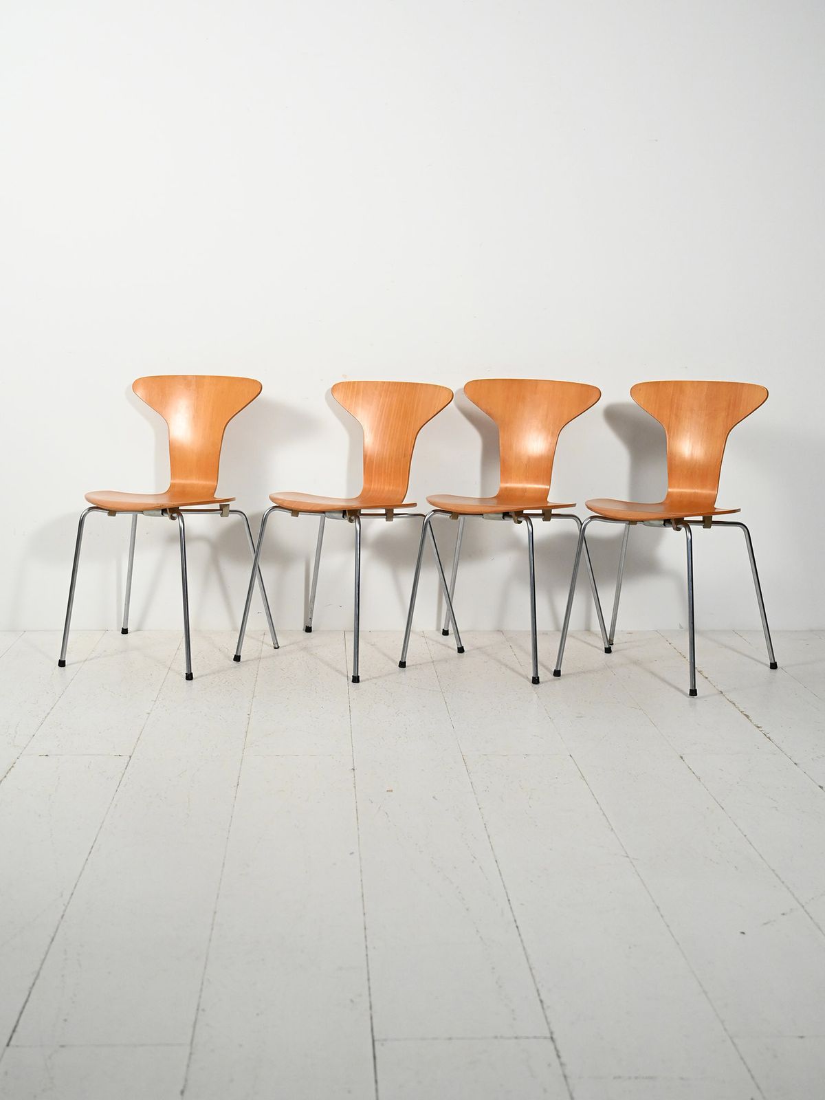 Set Of 4 “Mosquito” Chairs By Arne Jacobsen photo furniture