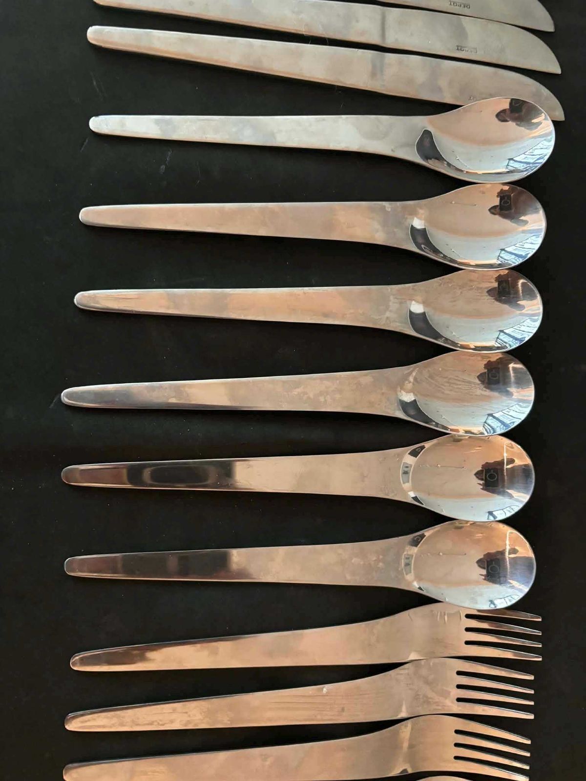 photo vintage Modernist Set Flatware Design Space Age Stainless Steel Modernist Design French Casual Lunch Gift Post Modern Vintage 6 Settings