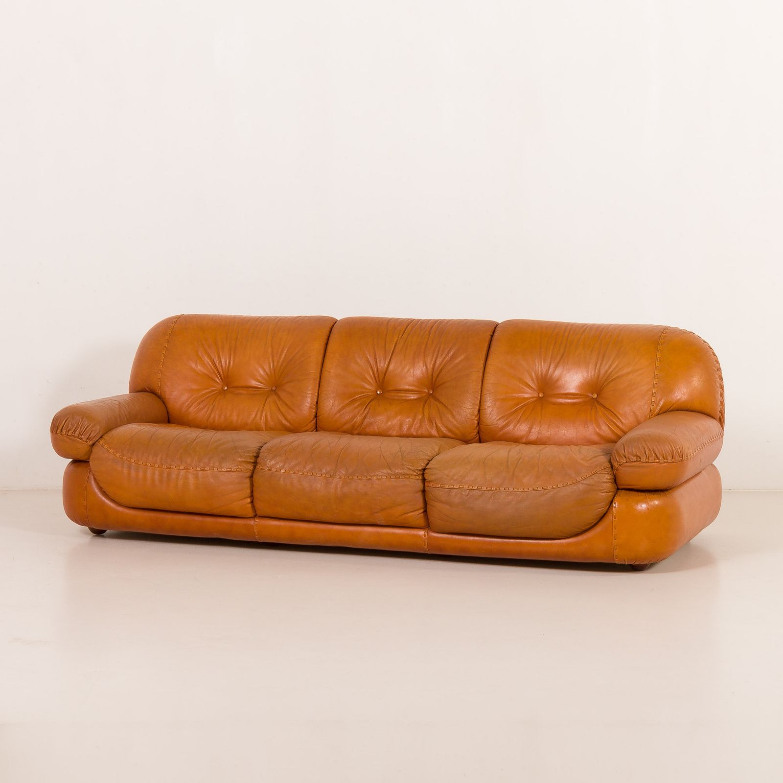 Mobil Girgi Sapporo Leather Sofa, 1970s photo for sale