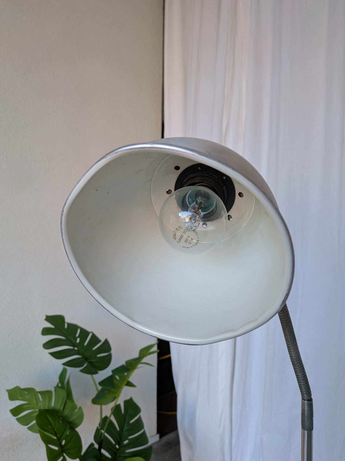 photo vinterior Vintage Adjustable Floor Lamp / Metal Adjustable Gooseneck Reading Light