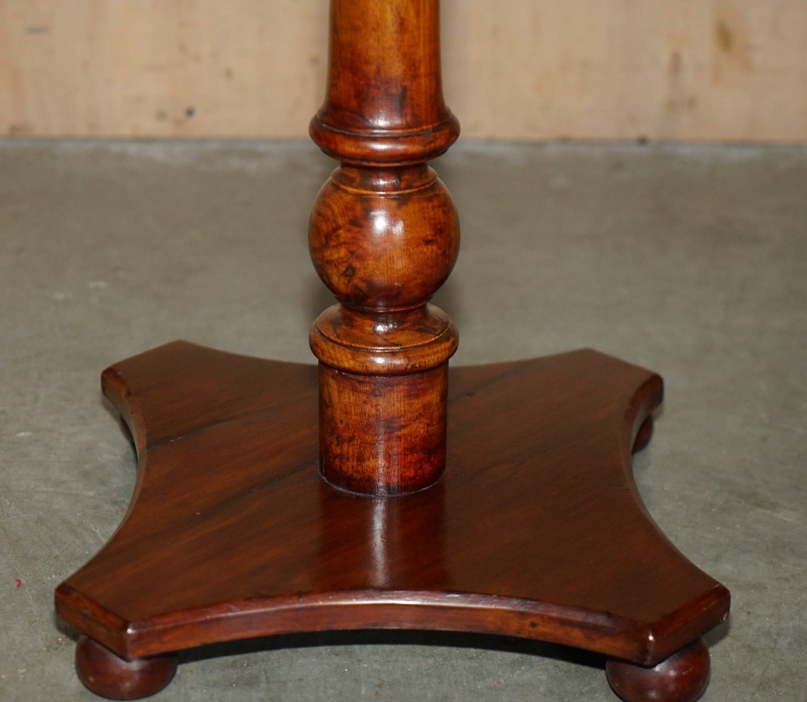 photo furniture Fully Restored Sublime Antique Circa 1880 Mahogany Inlaid Tripod Side Lamp Table