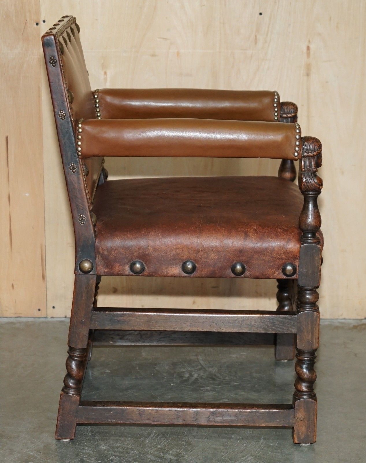 photo vinterior Pair Or Ornately Hand Carved Antique Jacobean Revival Edwardian Throne Armchairs