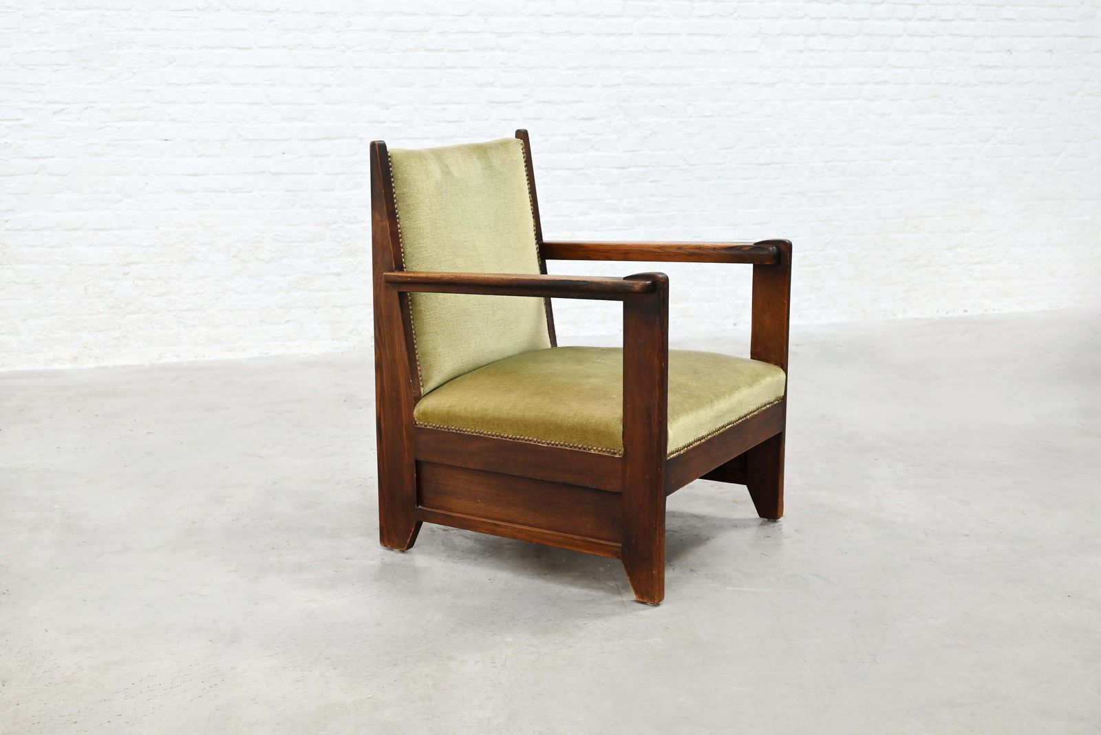 Hague School Sculptural Armchair, Stained Oak, The Netherlands, 1920s photo vinterior
