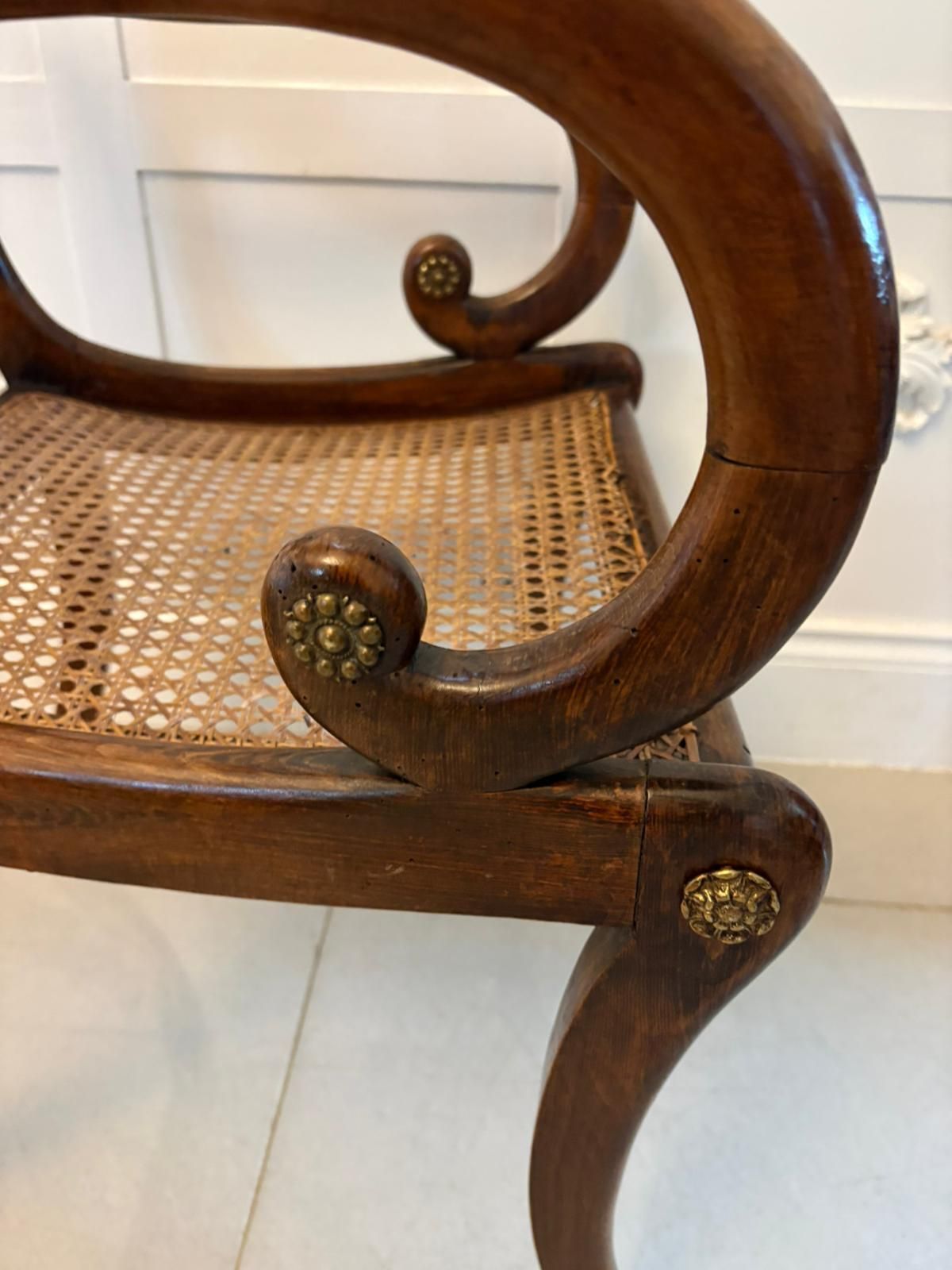 photo vintage Antique 19th Century Mahogany Dining Chairs – Set Of Six With Cane Seats, Five Singles & One Carver