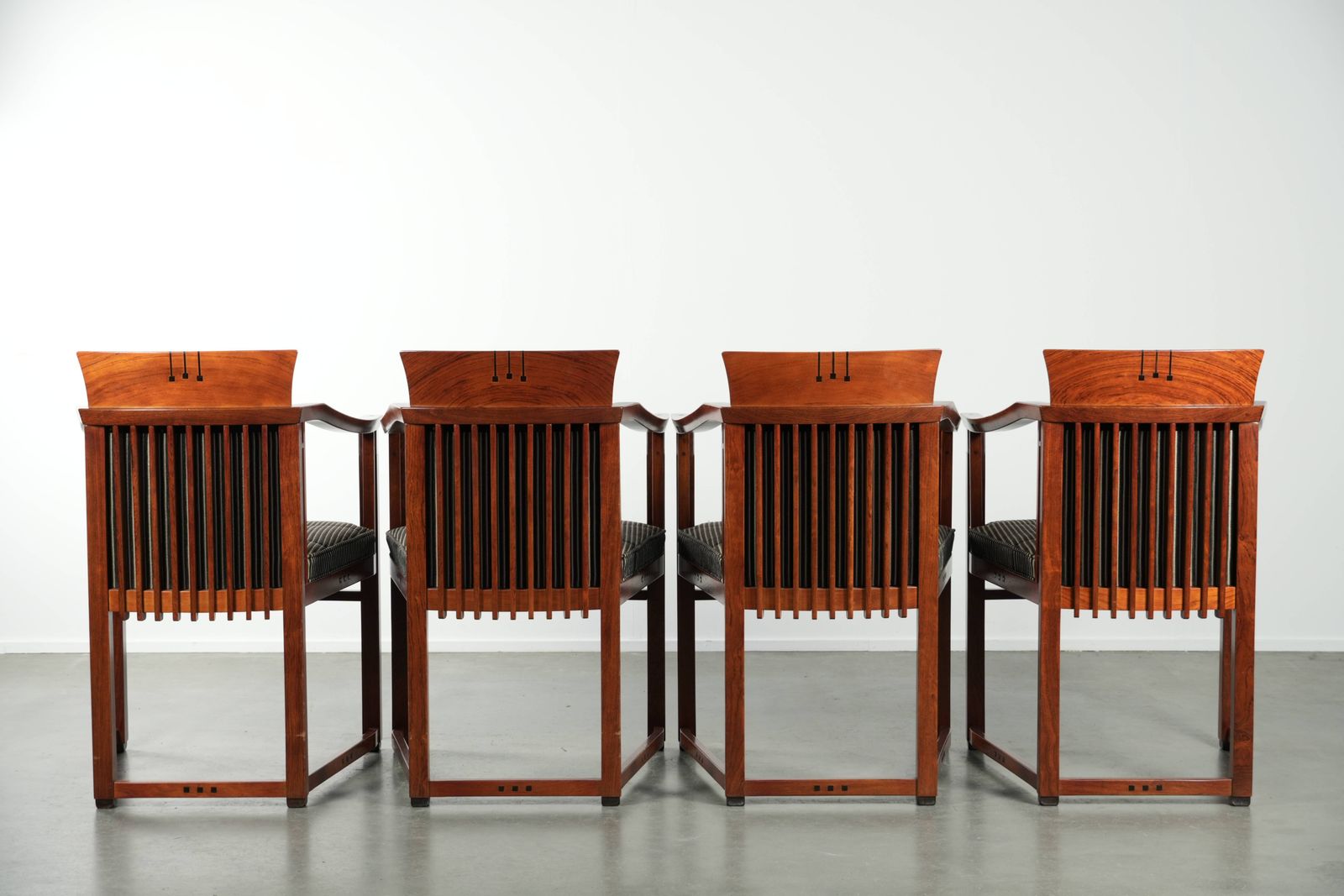 Set Van 4 Stoffen Eetkamerstoelen Met Armleuningen Uit De Decoforma Serie Van Schuitema, In Goede Staat photo Meubels