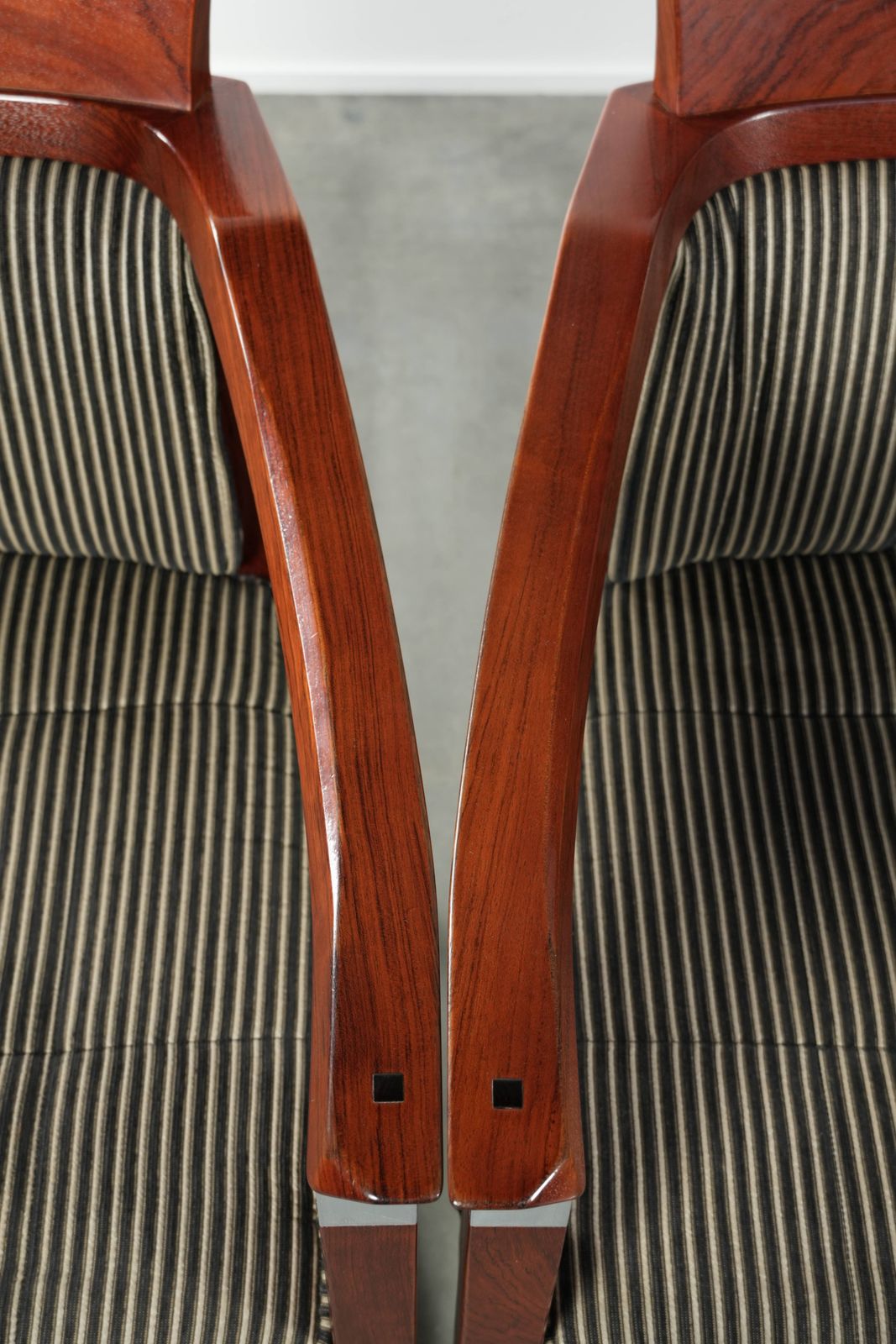 Meubels Set Van 4 Stoffen Eetkamerstoelen Met Armleuningen Uit De Decoforma Serie Van Schuitema, In Goede Staat photo