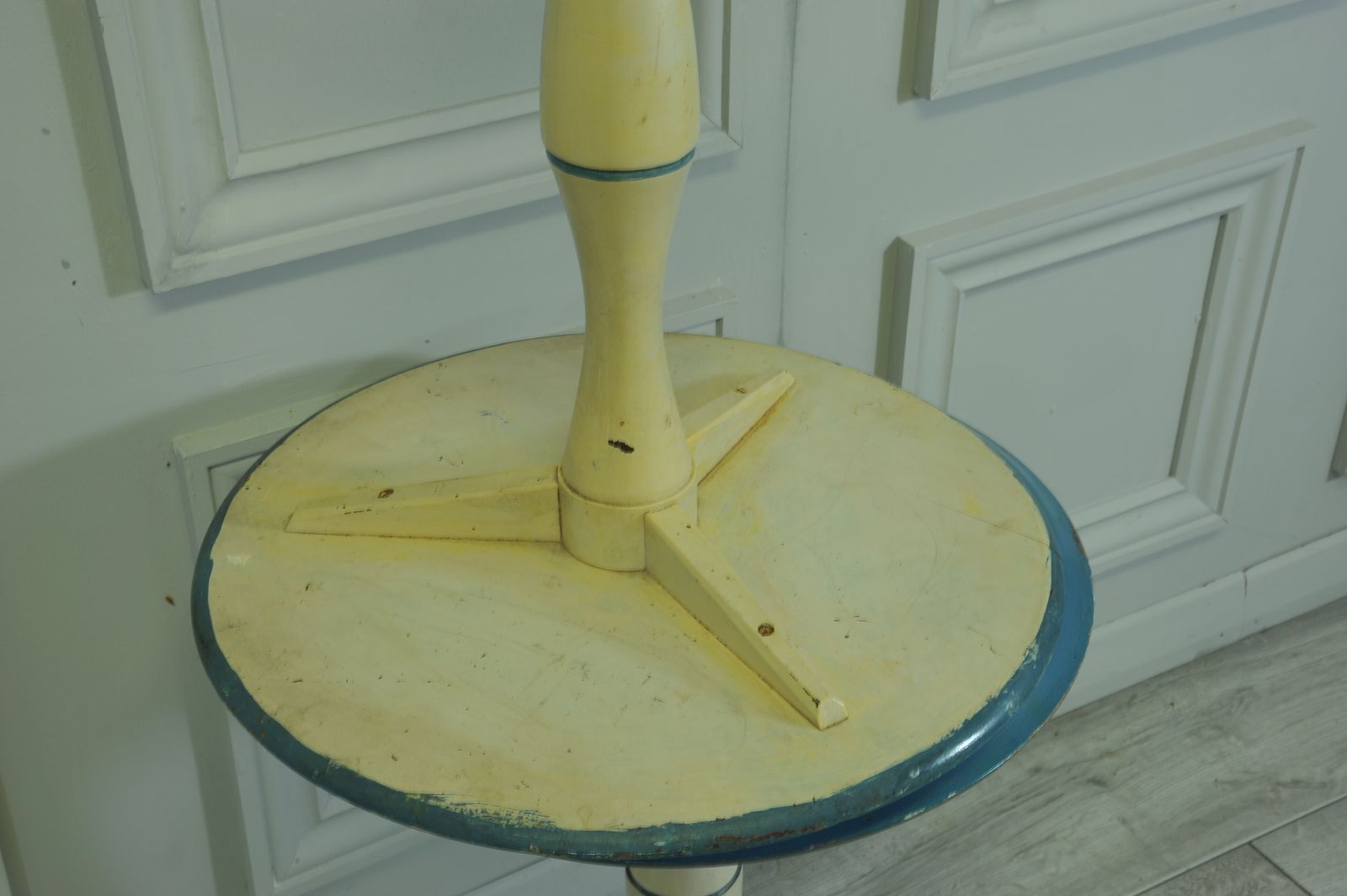 A Pair Of Vintage French Painted Side Bedside Lamp Drinks Tripod Tables photo Furniture