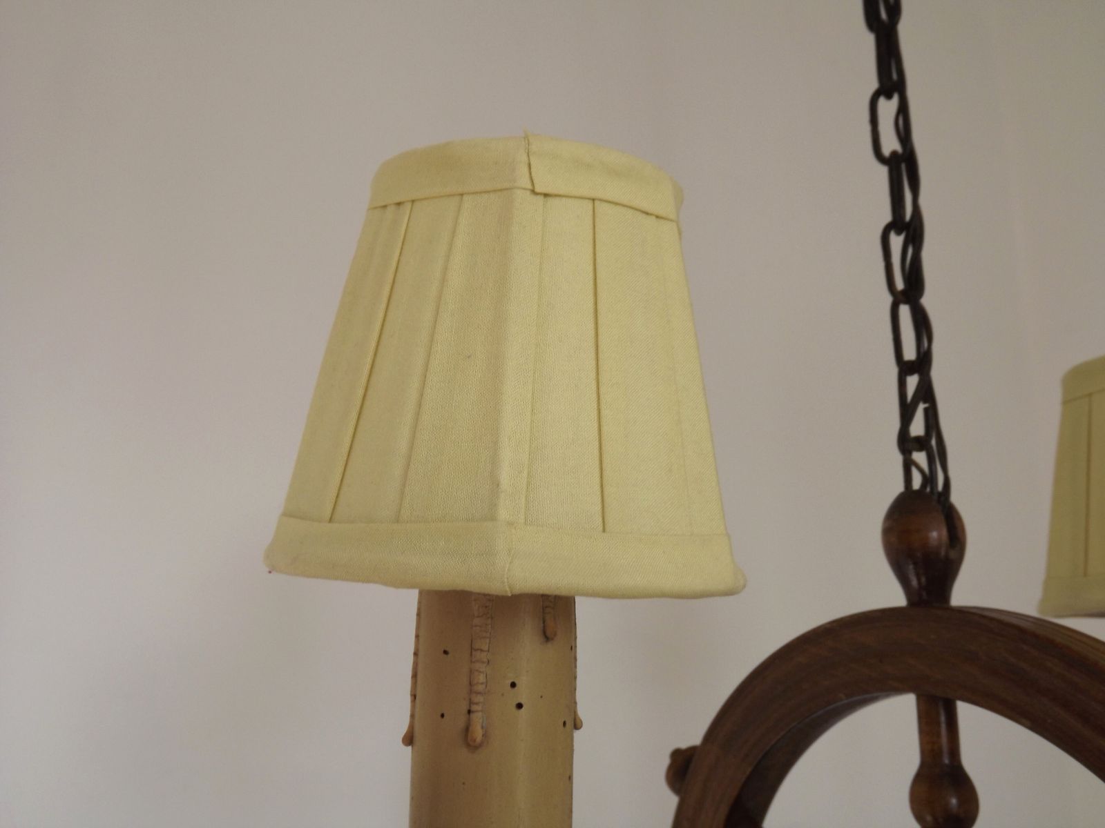 Lustre 2 lumières de style campagne française en bois avec abat-jour en tissu crème photo buy