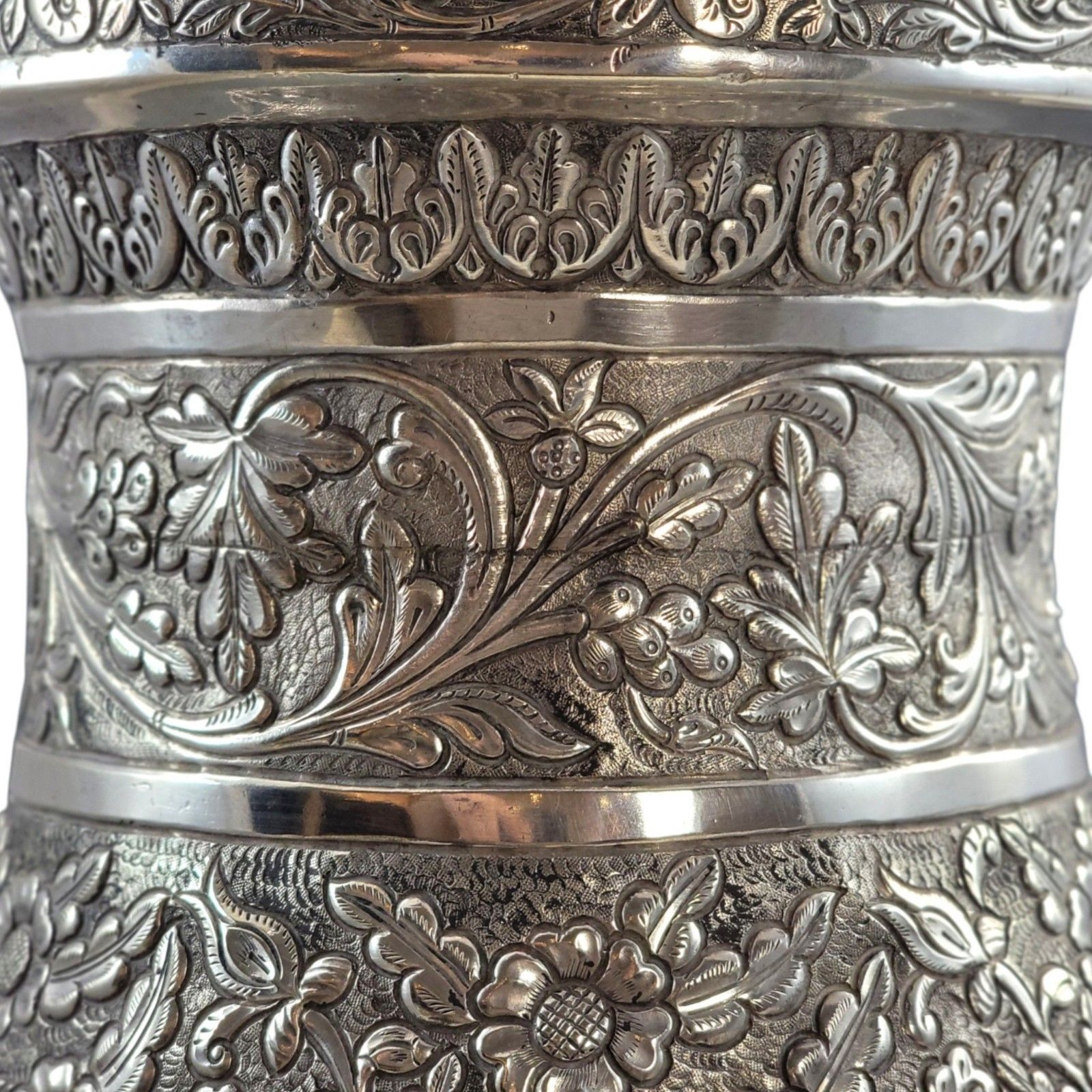 20000.0 Large Indian Silver Vase Kutch Gujarat 3012g Repousse Antique Baluster Form photo