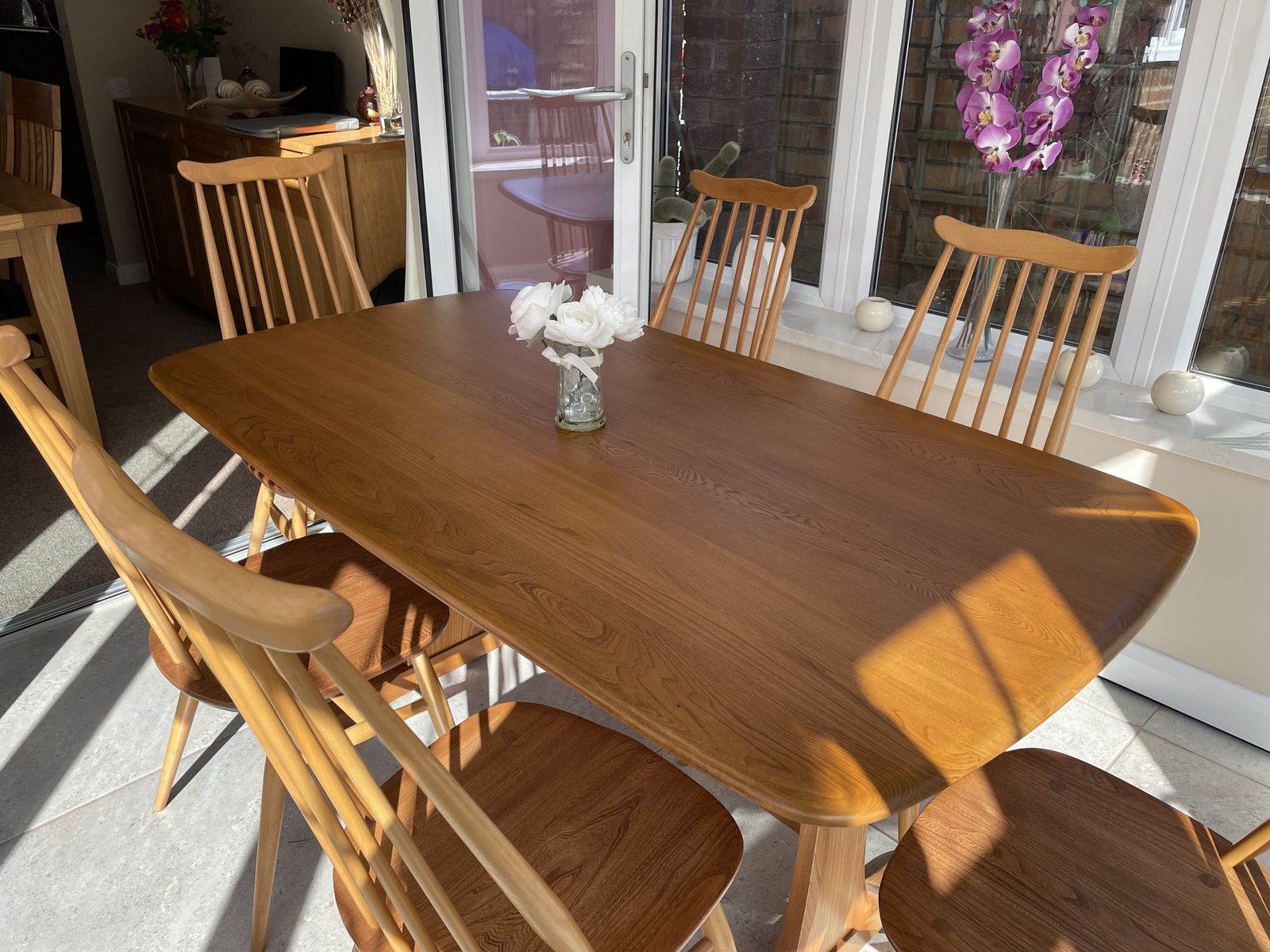 Ercol Windsor Dinning Table And 6 Goldsmith Chairs In Excellent Condition photo for sale