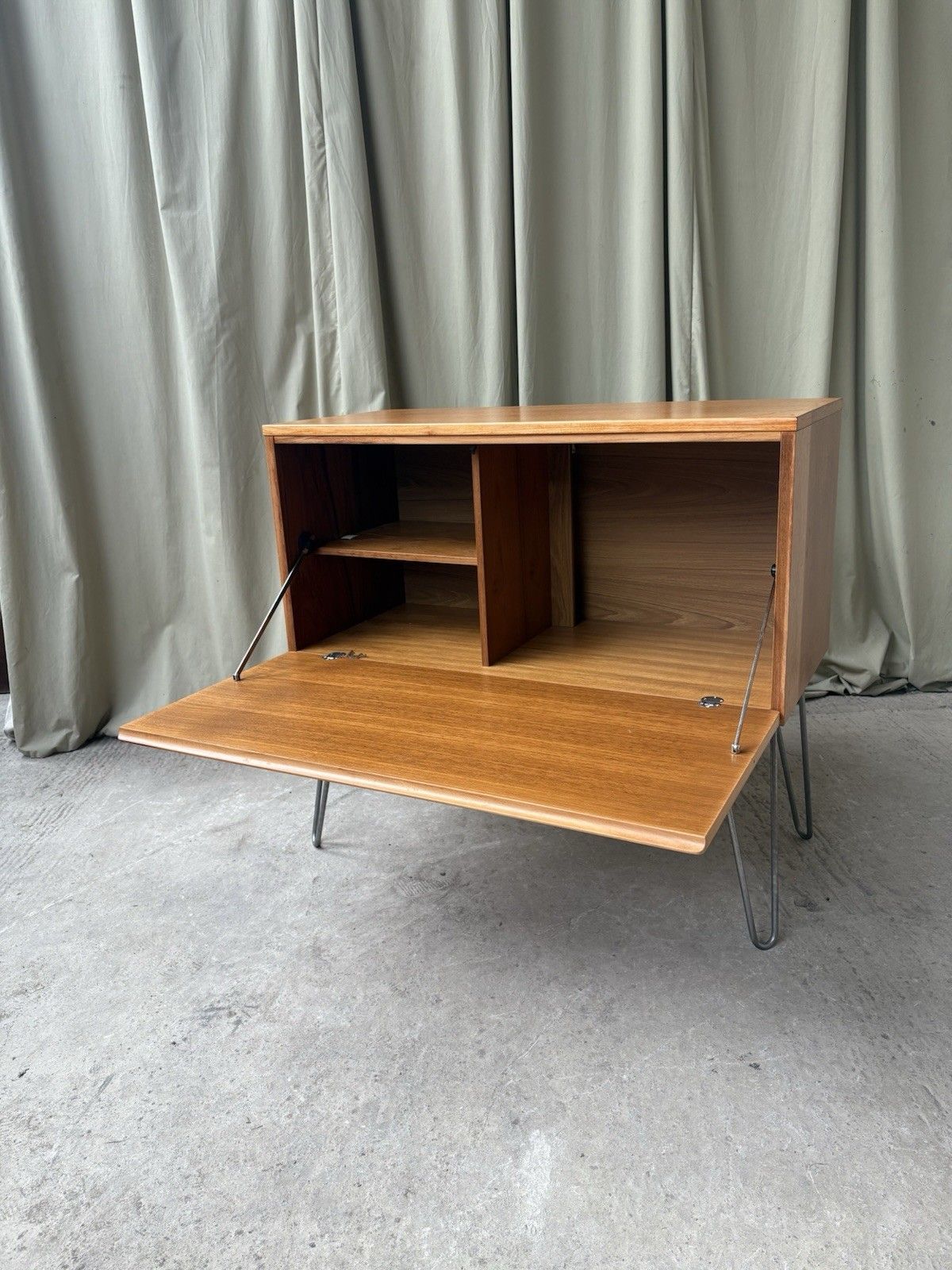 293.25 Vtg Mid Century Compact Sideboard Media Cabinet Scandi Danish Retro R1130 photo