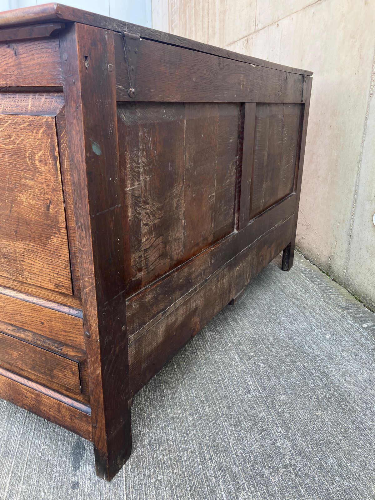 photo vintage Very Large English Antique Solid Oak Mule Chest Coffer With Drawers From 1790