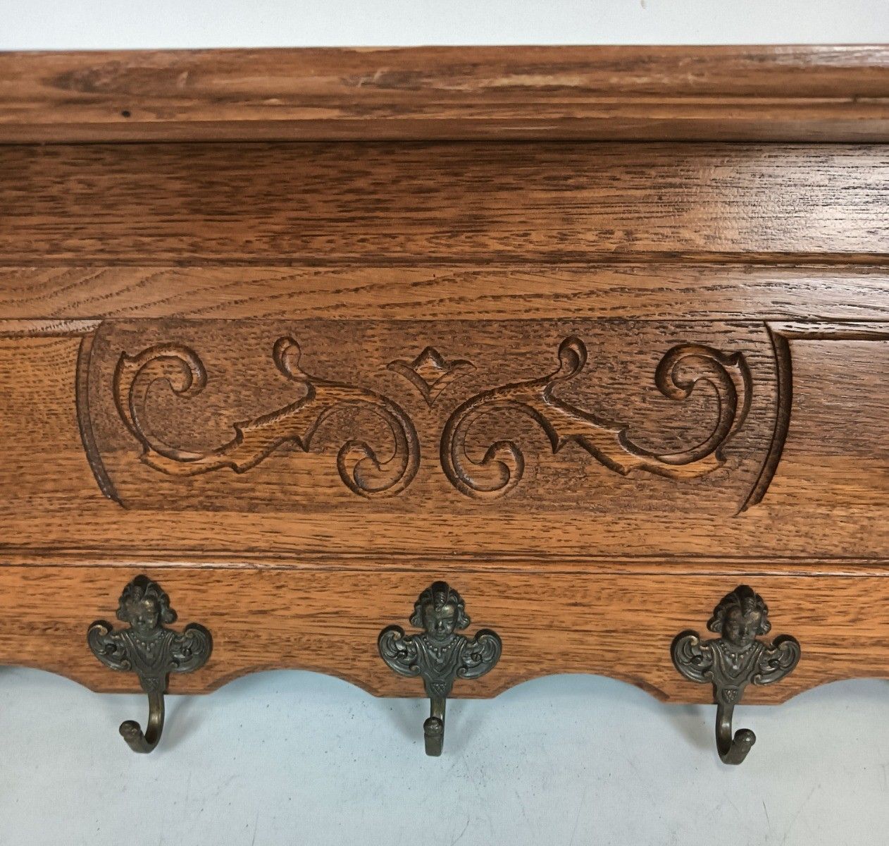 photo furniture Small Vintage Carved Wooden Ornate Coat Hat Kitchen Rack Modernist Lovely