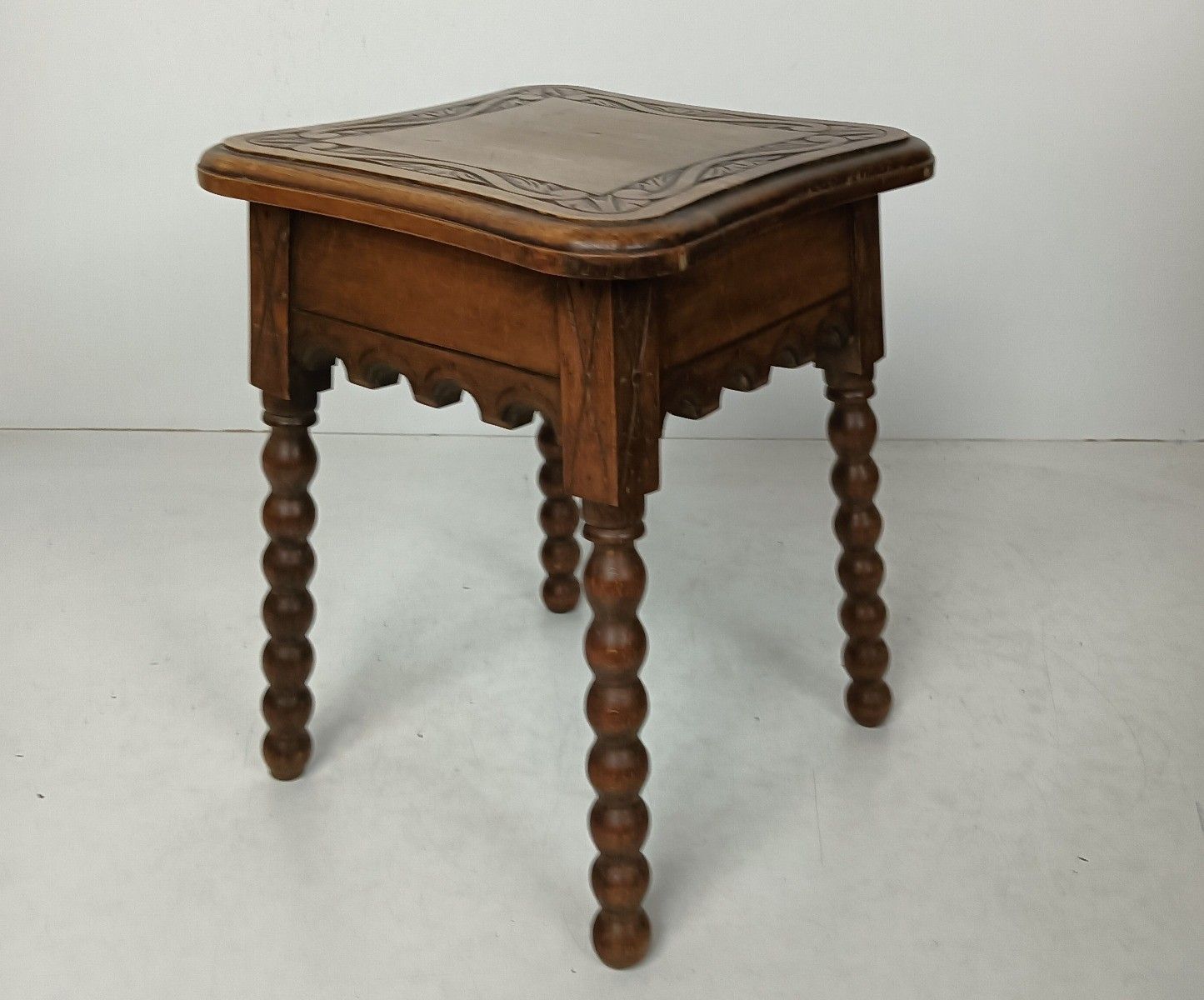 Side Occasional Coffee Tea Table Hand Carved Wood Gorgeous Etched Pattern Bobbin photo for sale