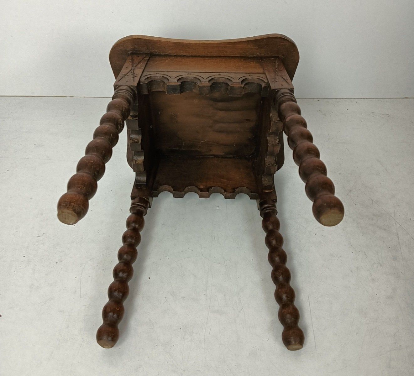 Side Occasional Coffee Tea Table Hand Carved Wood Gorgeous Etched Pattern Bobbin photo buy