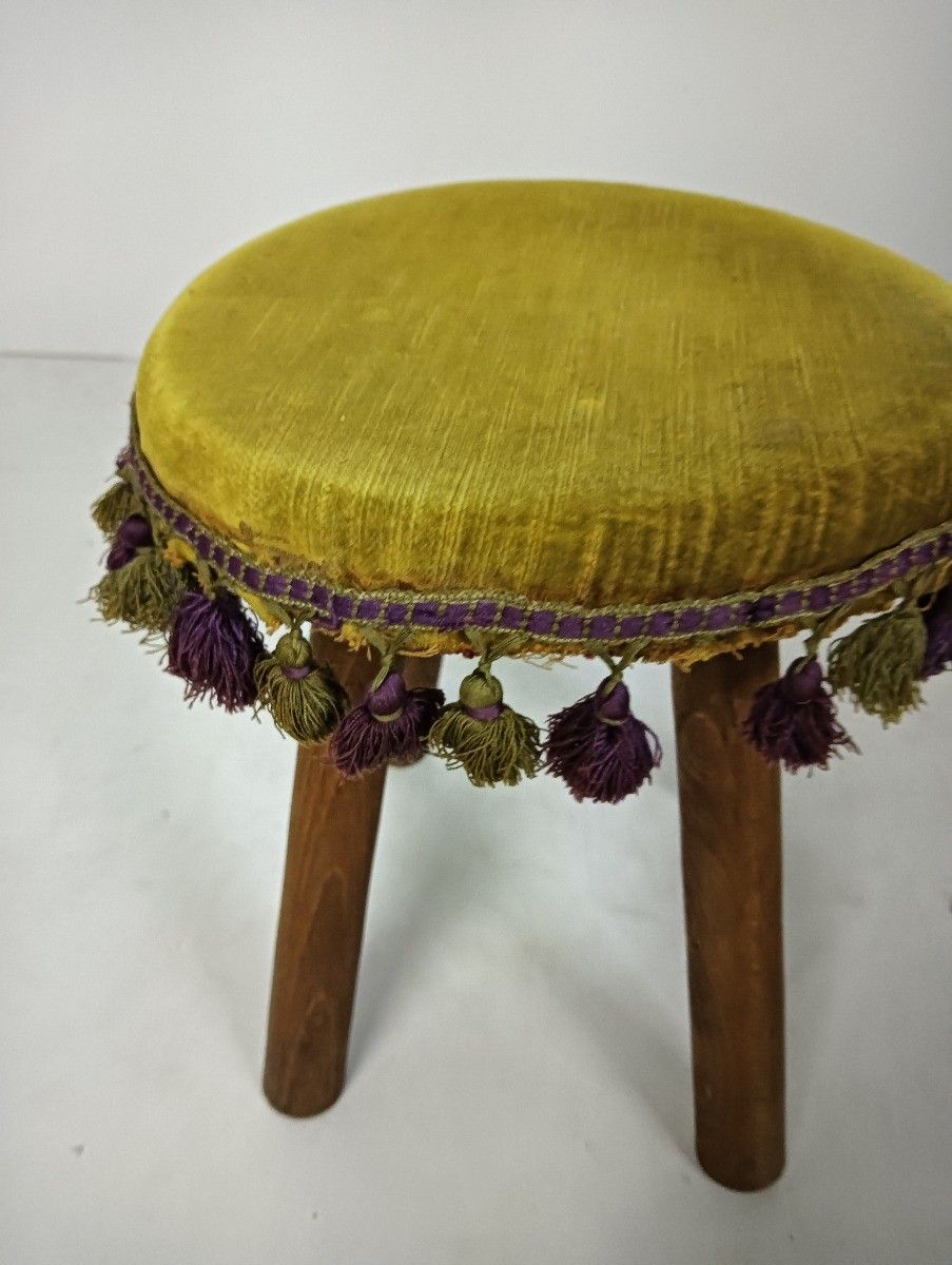 Hand Carved Wood Milking Stool Pedestal Table Pedestal Barn Style Green Fabric O photo 161.0