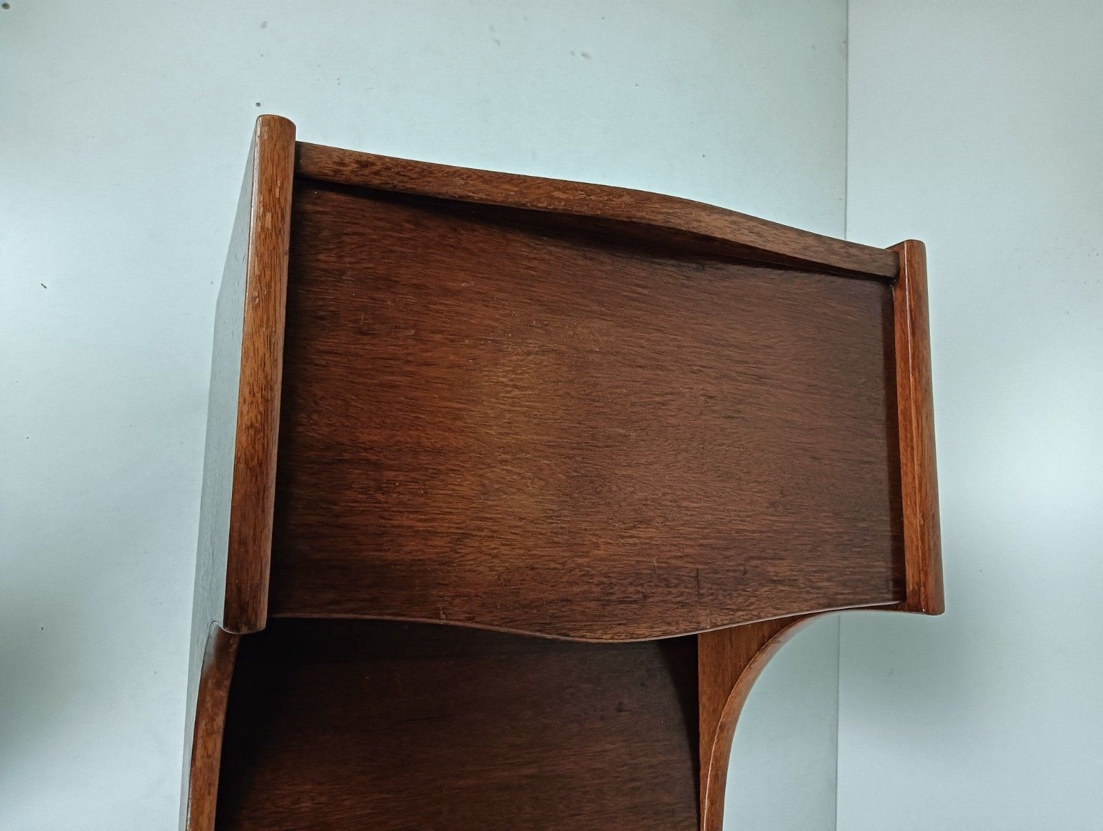 photo vintage Vintage Long Wooden Nightstand End Table Bedroom Cabinet Very Special