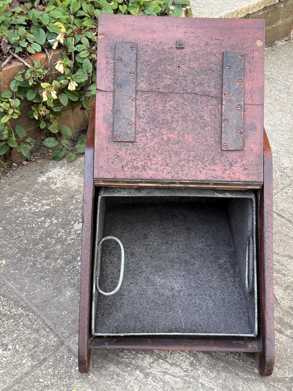 photo furniture Antique Victorian Wooden Coal Scuttle Brass Fireside Log Storage Box