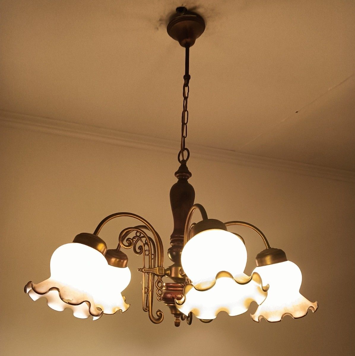 photo furniture Vintage Chandelier 5 Arm Lights Wood Art Glass Tulip Shades