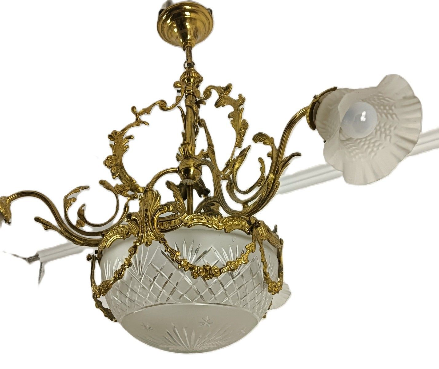 photo furniture Art Deco Chandelier Antique Etched Glass Brass Tulip Shades  4 Lights Guirlandes