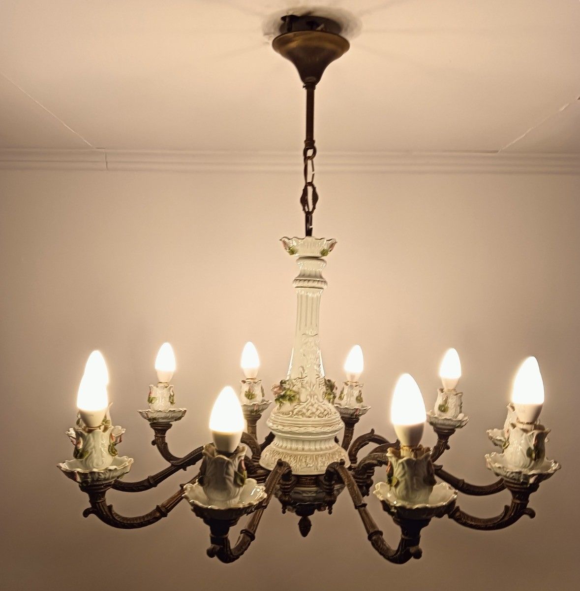 photo furniture Capodimonte Porcelain Bronze Chandelier 10 Arm Lights, White, Italy Vintage