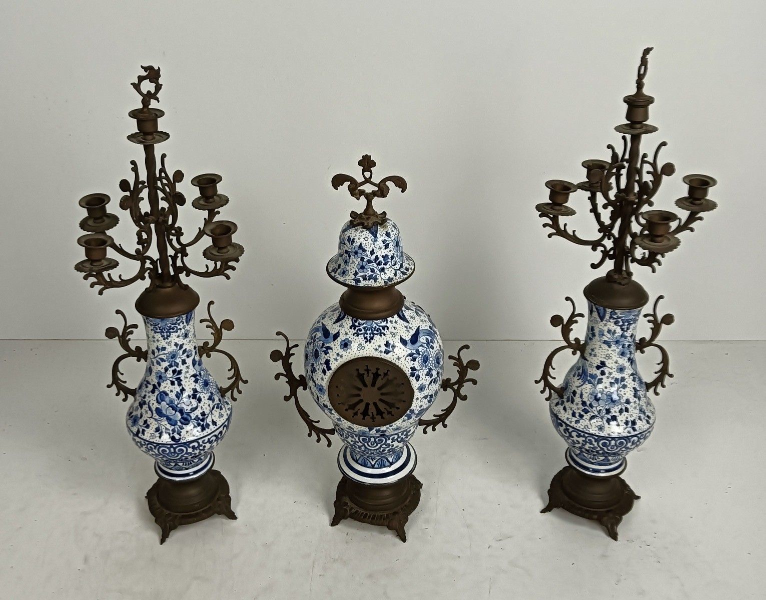 3 Piece Garniture Mantle Set Clock With Couple Candelabras Delft Blue White Porc photo vintage