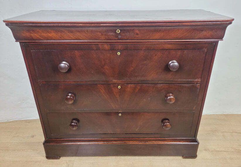 photo furniture Victorian Chest Of Drawers 4 Drawers 1890 Mahogany English
