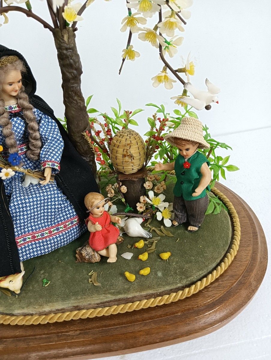 Antique Oval Dome With Hand Made By Clarisse Nuns Wax Madonna Infant Jesus Beehi photo for sale