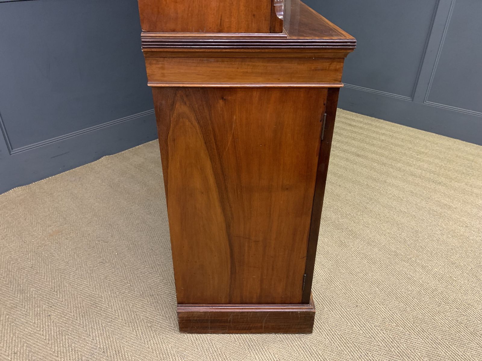 photo vinterior Edwards & Roberts Inlaid Mahogany Bookcase