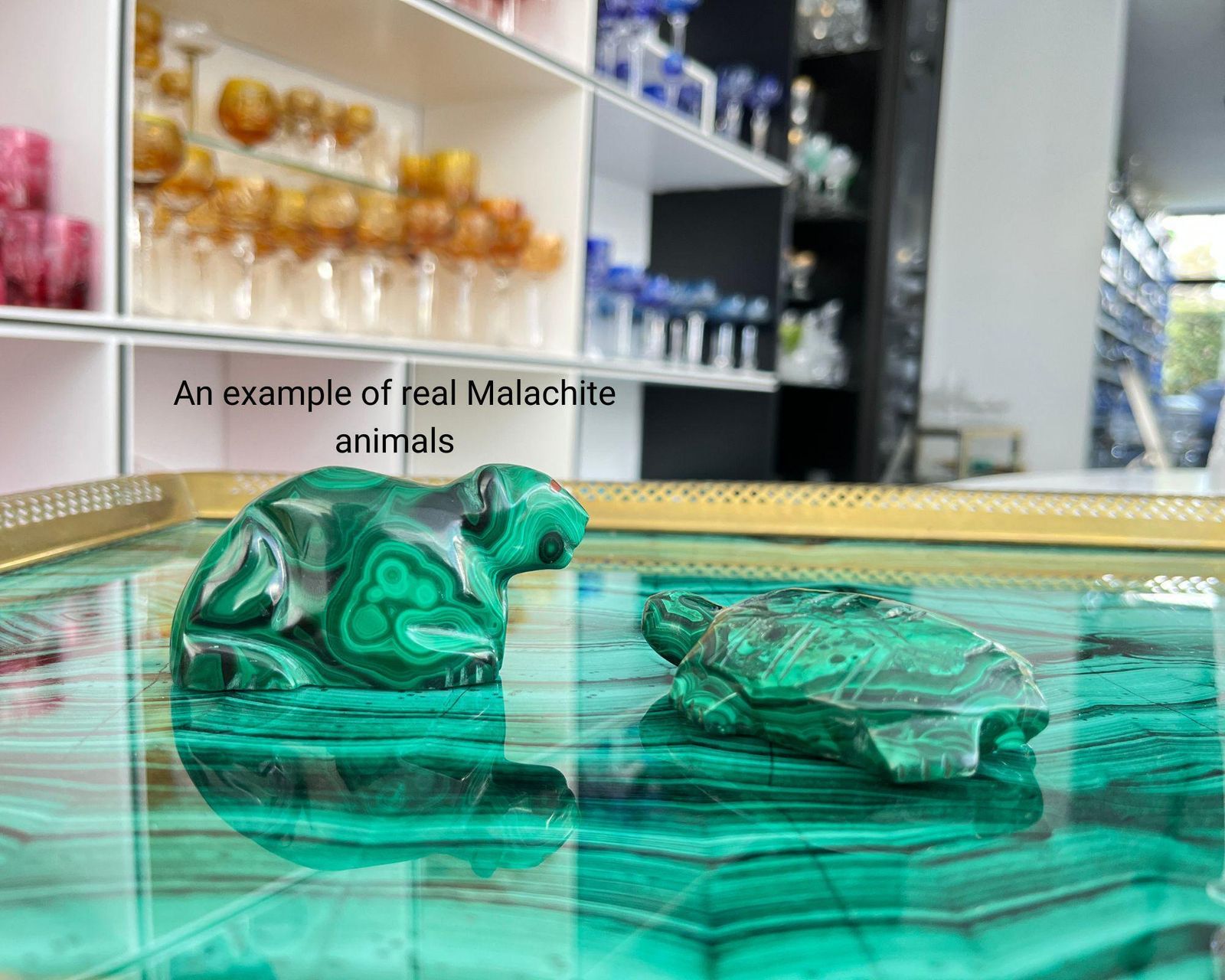 Malachiet Parfumschaal | Salontafelschaal | Messing Faux Malachiet photo furniture