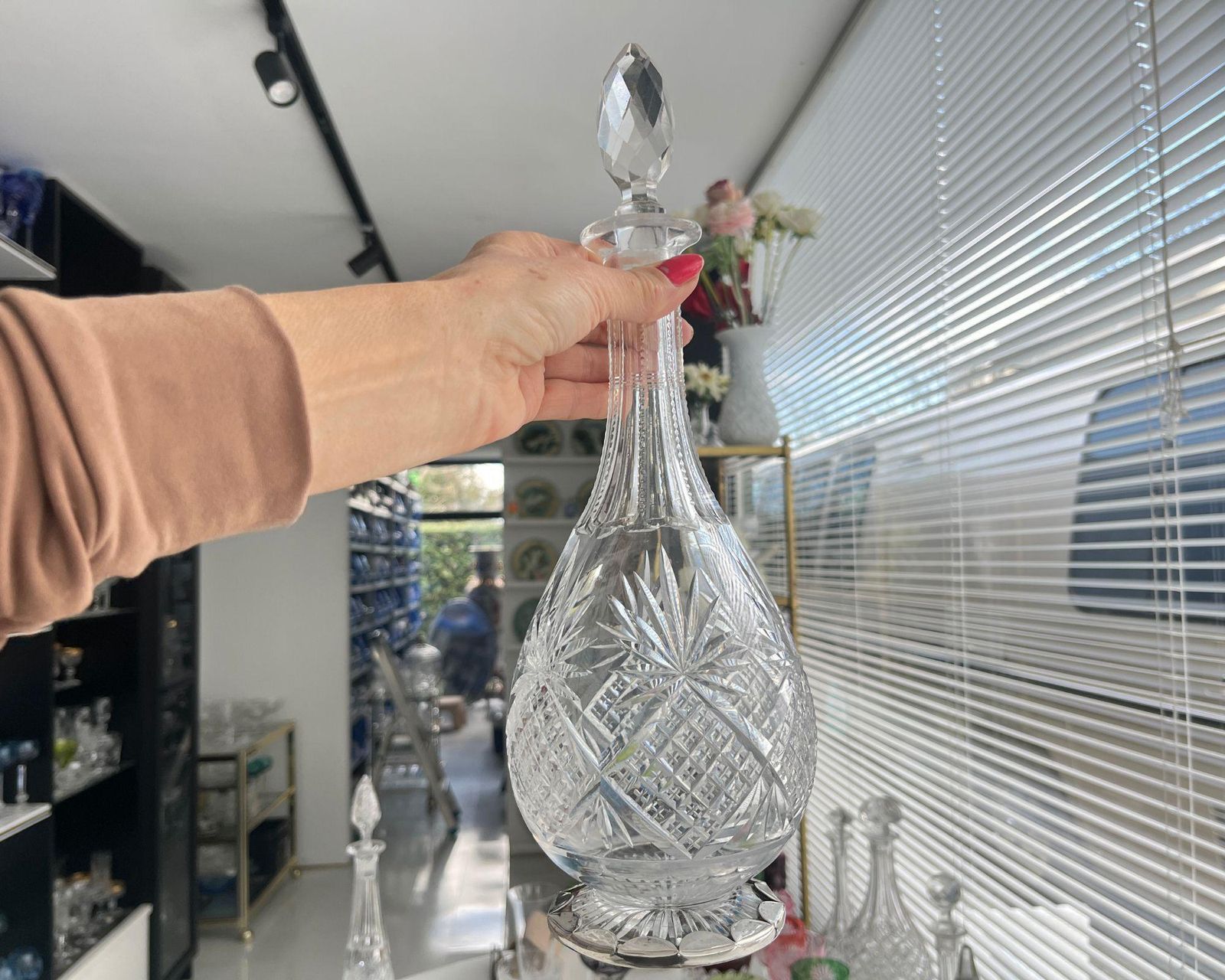 Crystal Decanter | Wine Decanter | 800 Silver Base photo furniture