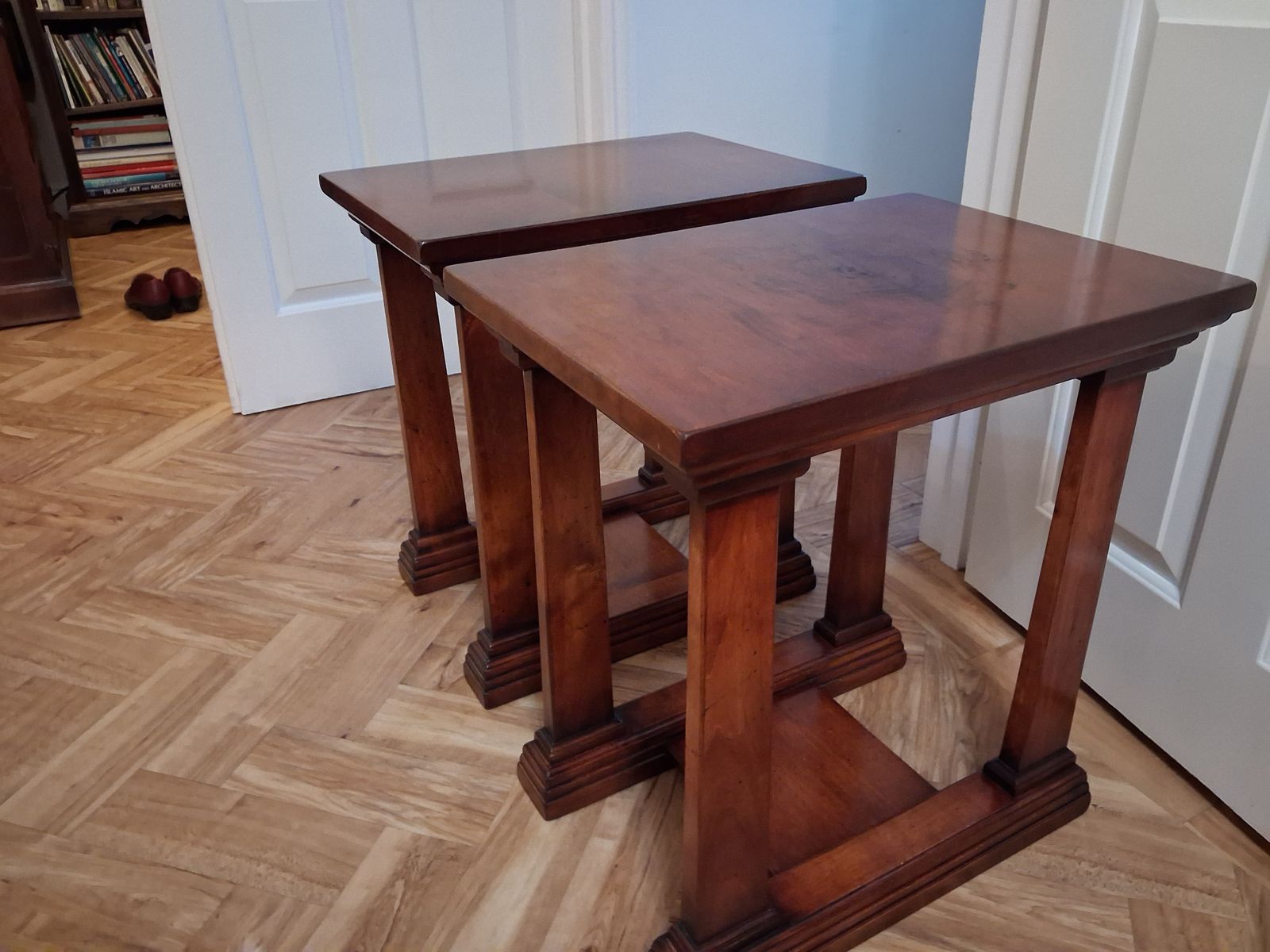 photo furniture Two Pairs Classical Quality Heavy Cherry Mahogany Nest Of Tables