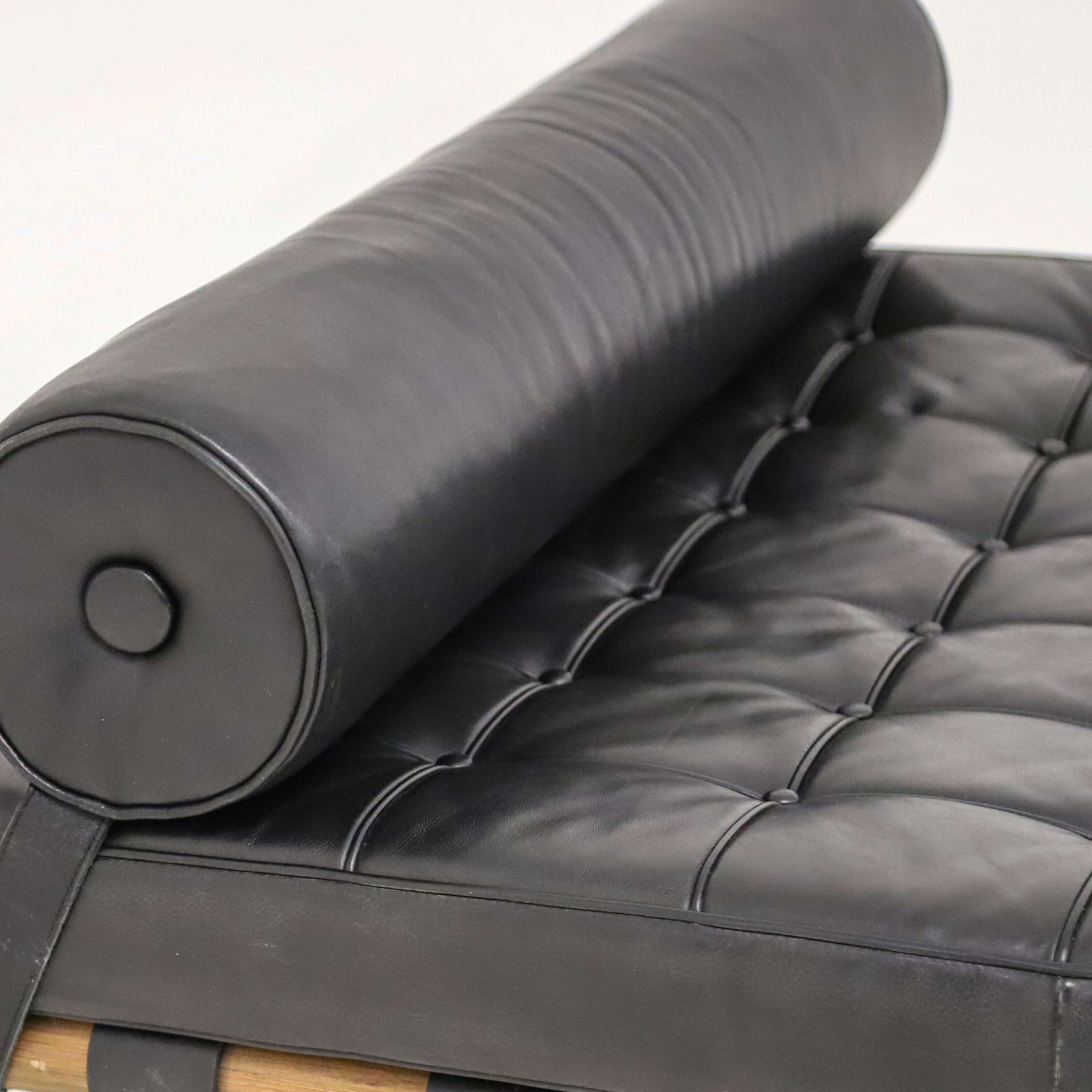 Vintage 1990s Barcelona Day Bed In Black Leather And Rosewood photo Furniture