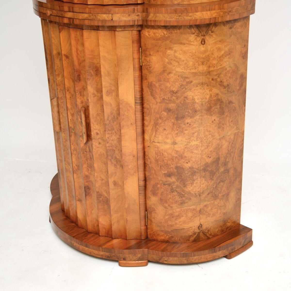 6435.0 Art Deco Burr Walnut Cocktail Cabinet By Epstein photo