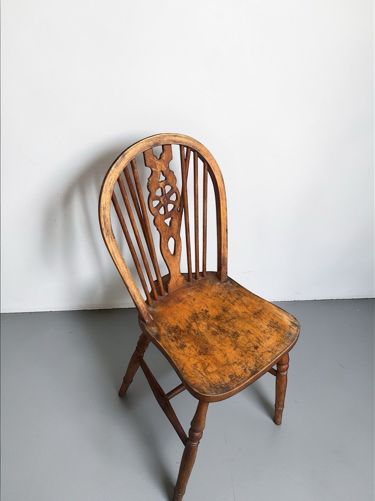 Antique Set Of Four Elm And Beech Windsor Wheelback Dining Chairs C1940s photo for sale