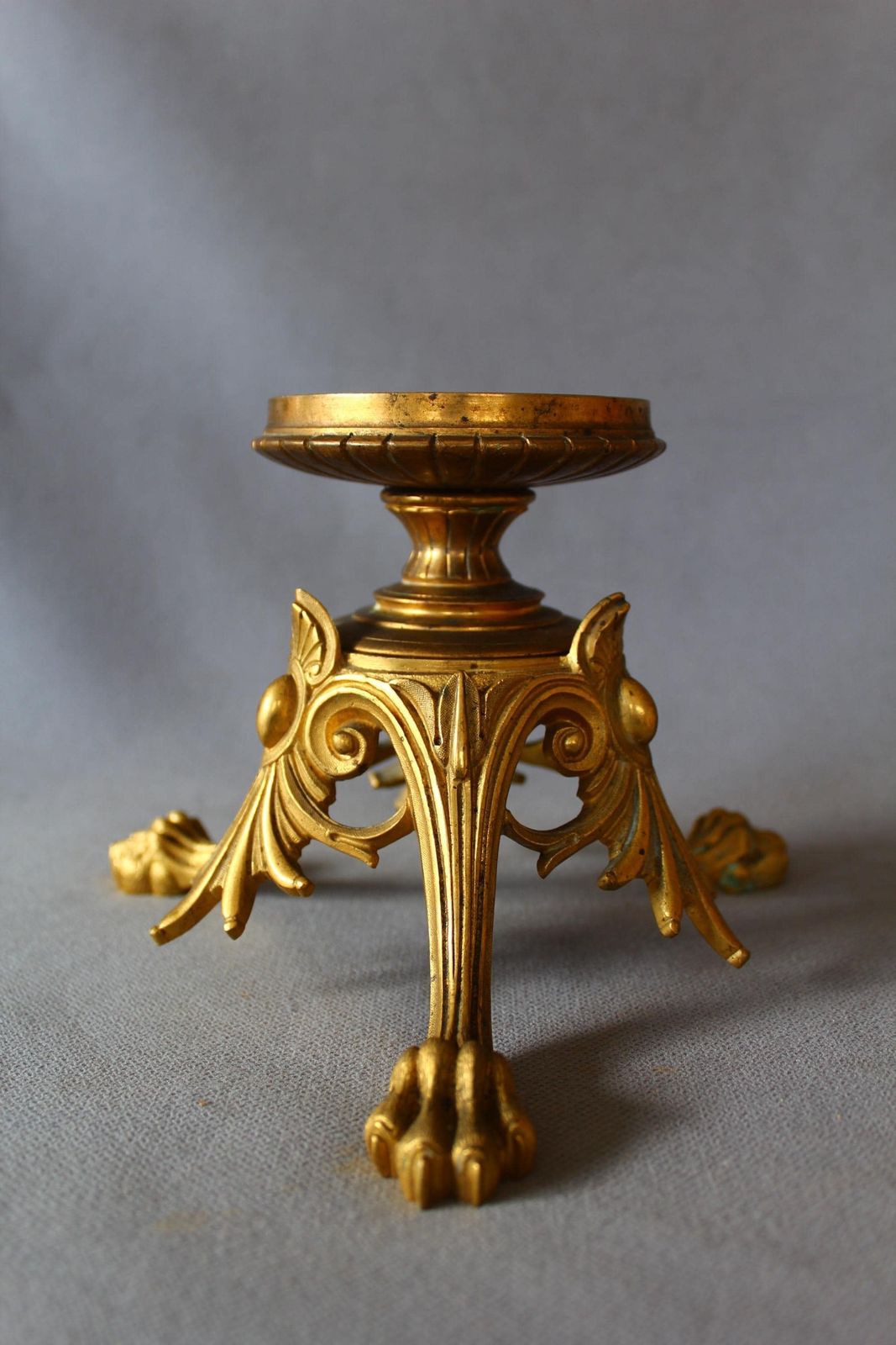 Antique French Empire Revival Bronze Pedestal Stand Or Base, Signed F. Delarue Paris, Gilded, Tripod Feet, Lion Paw, Acanthus Leaf, Napoleon photo vintage