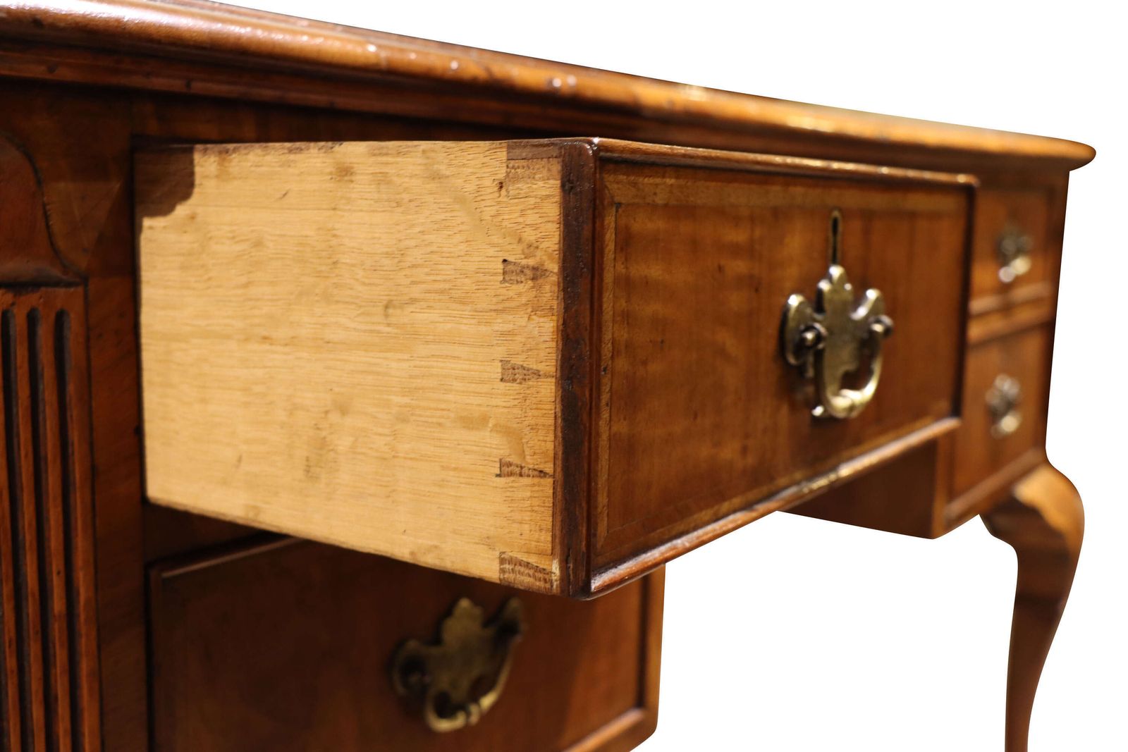 Fine Quality Edwardian Walnut Writing Desk By Gill & Reigate, C.1900 photo vinterior